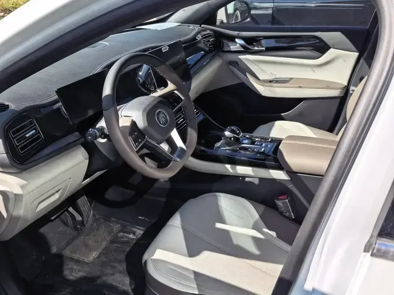 2025 BYD Song L с пробегом 8 000 км