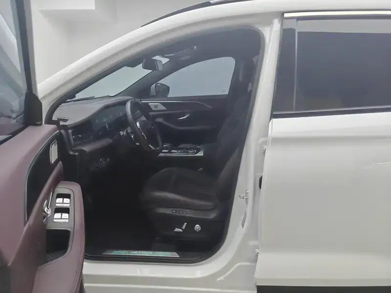 2022 JETOUR X90 с пробегом 38 800 км