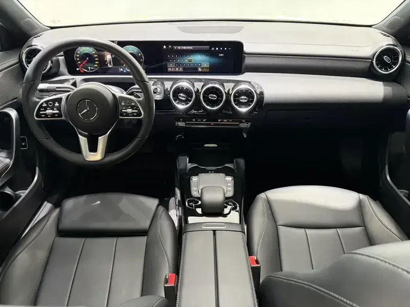 2022 Mercedes-Benz A-Класс с пробегом 24 000 км