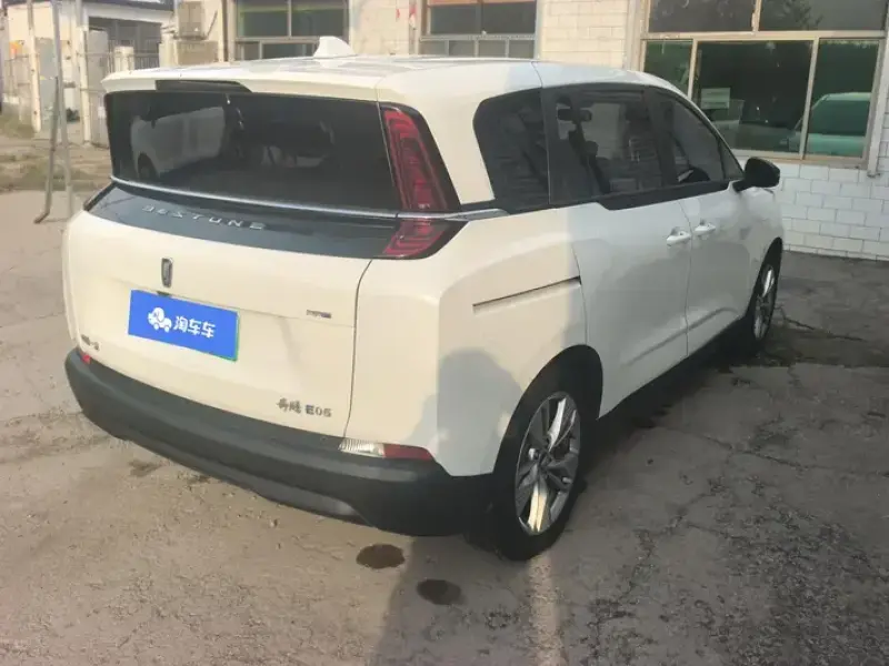 2022 FAW Bestune NAT с пробегом 20 000 км