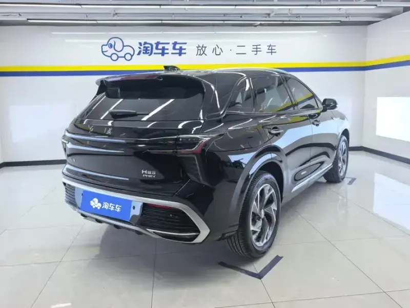 2025 Hongqi HS3 с пробегом 7 000 км