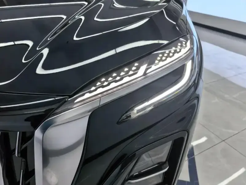 2025 Hongqi HS3 с пробегом 7 000 км