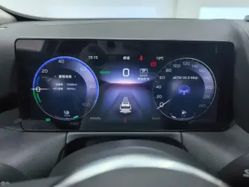 2025 Hongqi HS3 с пробегом 7 000 км