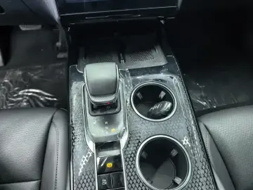2025 Hongqi HS3 с пробегом 7 000 км
