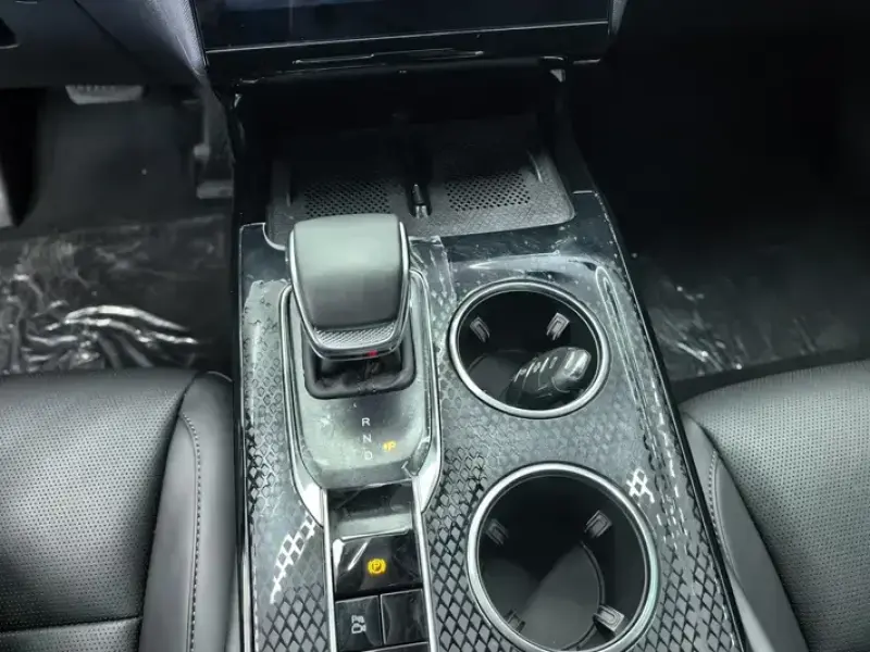 2025 Hongqi HS3 с пробегом 7 000 км
