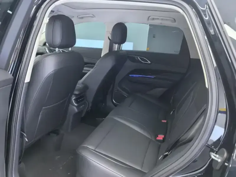 2025 Hongqi HS3 с пробегом 7 000 км