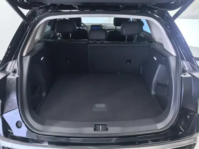2025 Hongqi HS3 с пробегом 7 000 км