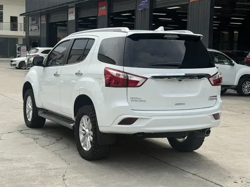 2019 Isuzu MU-X с пробегом 38 000 км