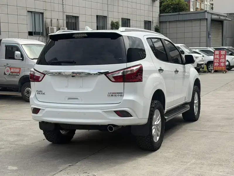 2019 Isuzu MU-X с пробегом 38 000 км