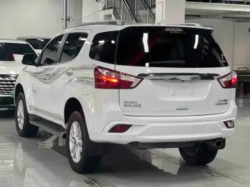 2022 Isuzu MU-X с пробегом 73 000 км