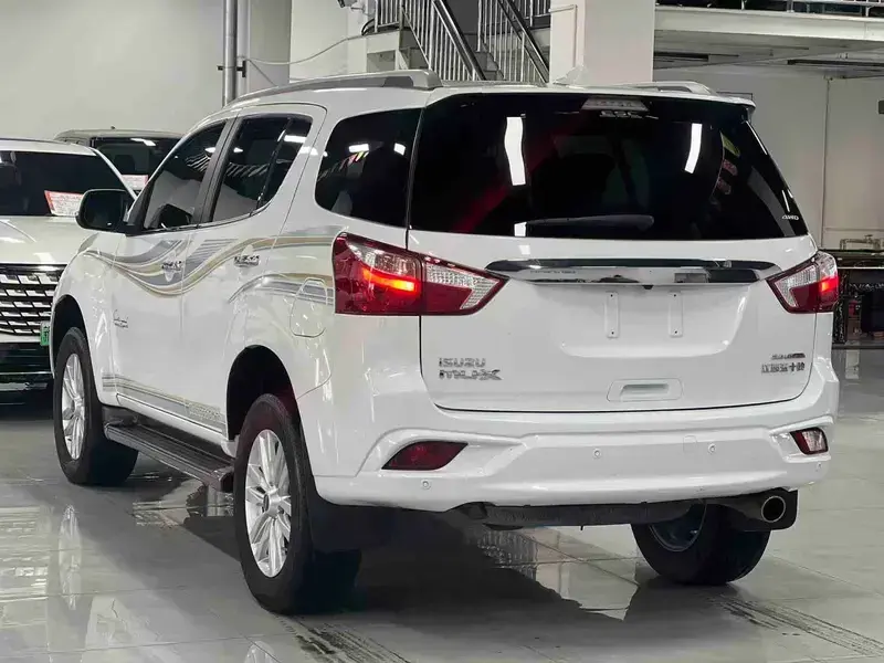 2022 Isuzu MU-X с пробегом 73 000 км