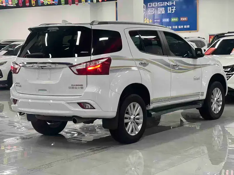 2022 Isuzu MU-X с пробегом 73 000 км