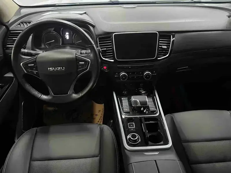 2022 Isuzu MU-X с пробегом 73 000 км