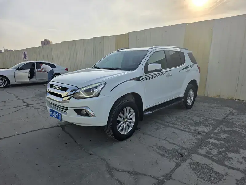 2019 Isuzu MU-X с пробегом 90 000 км