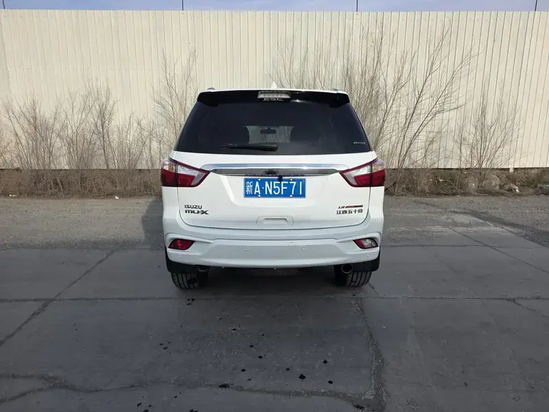 2019 Isuzu MU-X с пробегом 90 000 км
