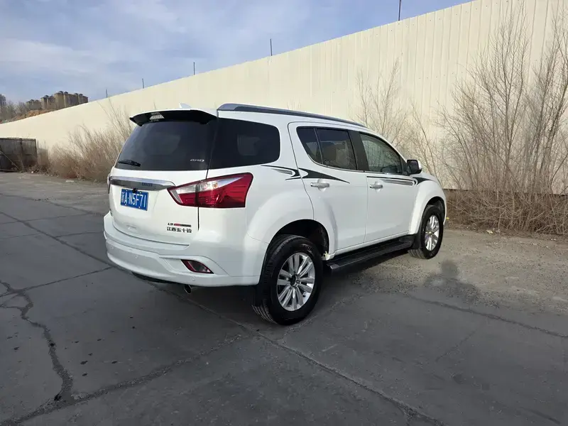 2019 Isuzu MU-X с пробегом 90 000 км