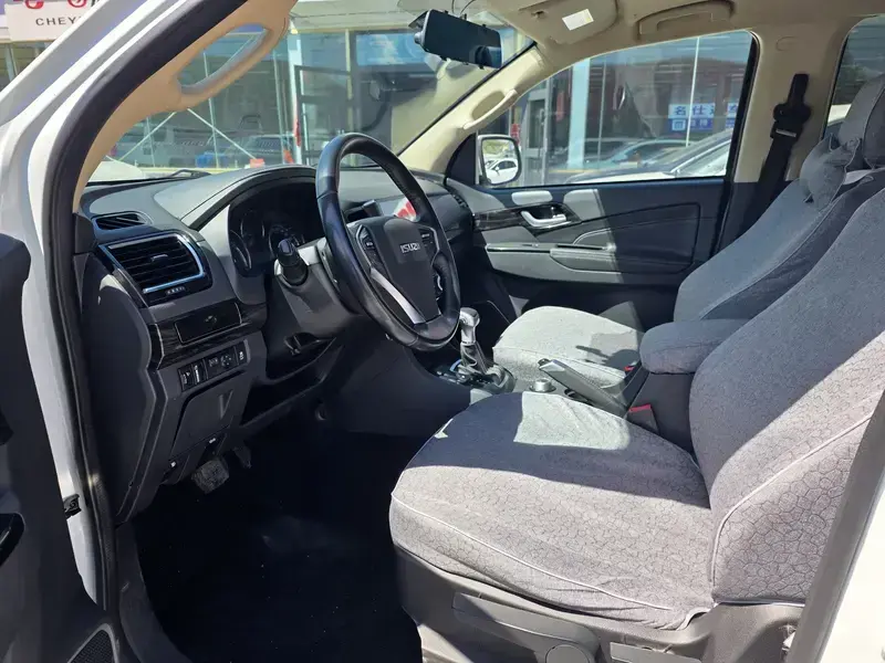 2019 Isuzu MU-X с пробегом 90 000 км
