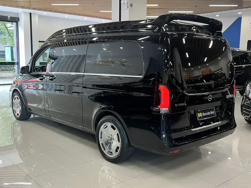 2024 Mercedes-Benz V-Класс с пробегом 10 000 км
