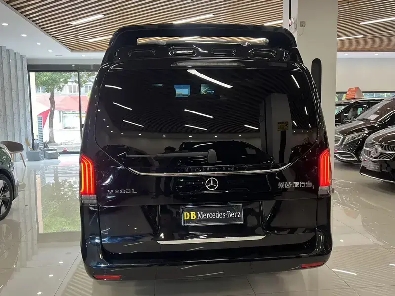 2024 Mercedes-Benz V-Класс с пробегом 10 000 км