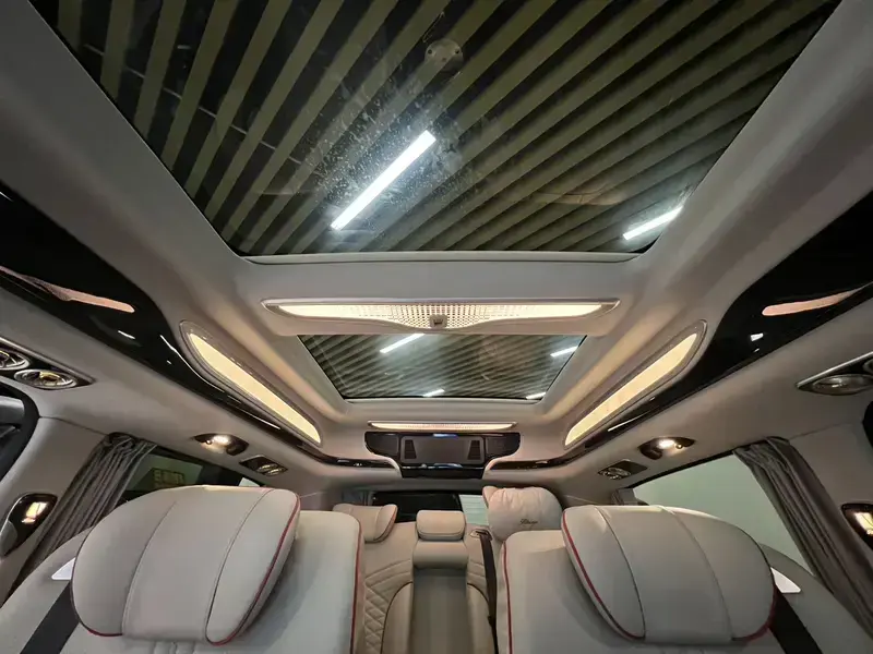 2024 Mercedes-Benz V-Класс с пробегом 10 000 км