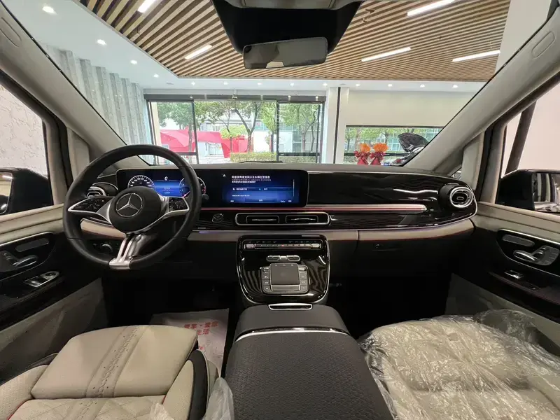 2024 Mercedes-Benz V-Класс с пробегом 10 000 км