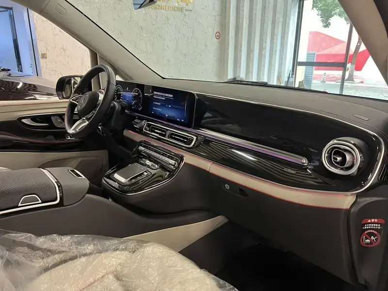 2024 Mercedes-Benz V-Класс с пробегом 10 000 км