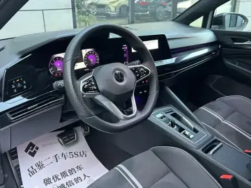 2023 Volkswagen Golf с пробегом 23 000 км