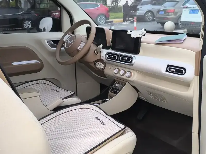 2024 Wuling Mini EV с пробегом 3 000 км