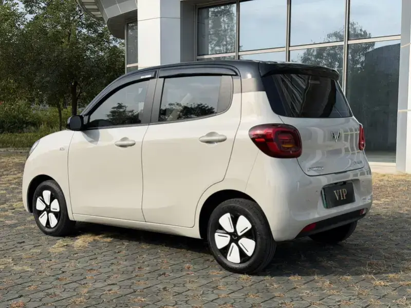 2025 Wuling Mini EV с пробегом 9 000 км