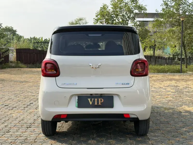2025 Wuling Mini EV с пробегом 9 000 км