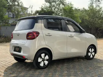 2025 Wuling Mini EV с пробегом 9 000 км