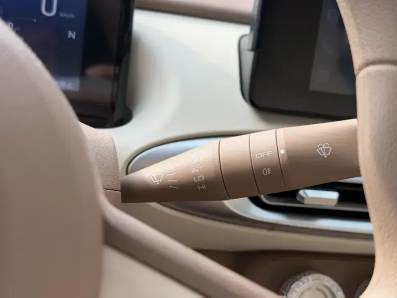 2025 Wuling Mini EV с пробегом 9 000 км