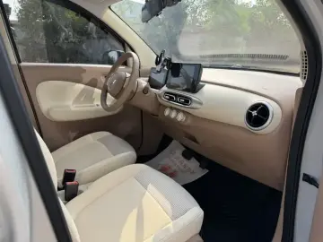 2025 Wuling Mini EV с пробегом 9 000 км