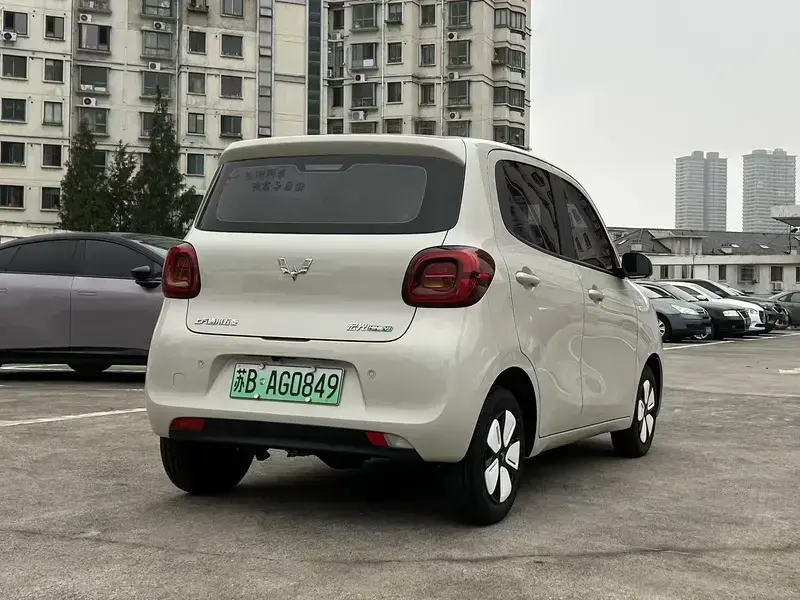 2025 Wuling Mini EV с пробегом 2 000 км
