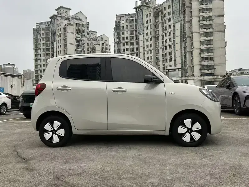 2025 Wuling Mini EV с пробегом 2 000 км