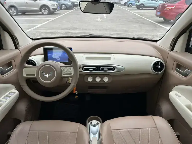 2025 Wuling Mini EV с пробегом 2 000 км