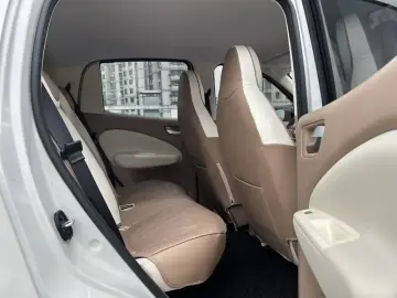 2025 Wuling Mini EV с пробегом 2 000 км