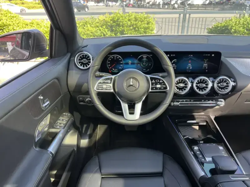 2022 Mercedes-Benz EQA с пробегом 83 000 км