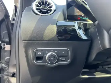 2022 Mercedes-Benz EQA с пробегом 83 000 км