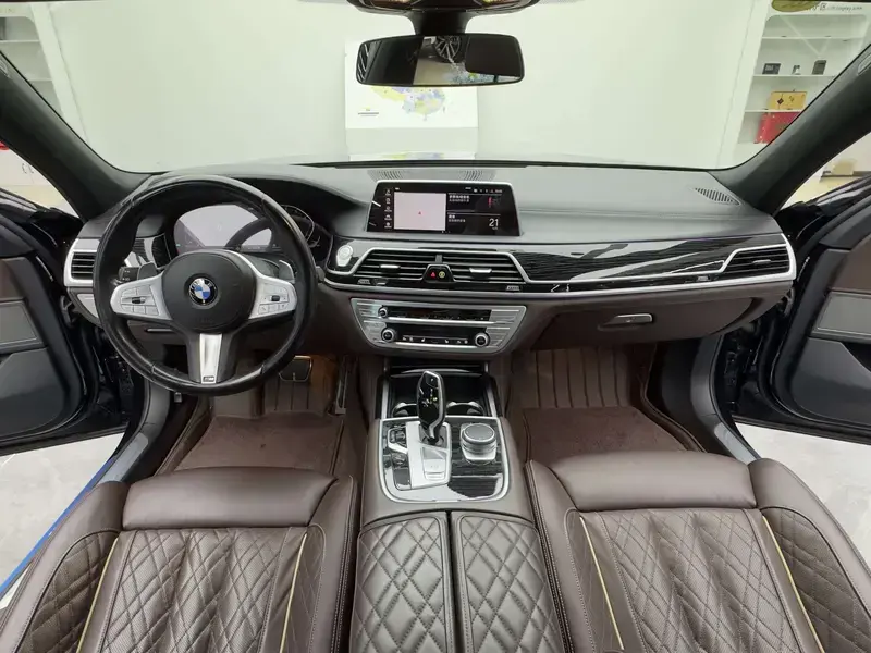 2021 BMW M760Le с пробегом 87 700 км
