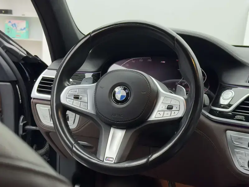 2021 BMW M760Le с пробегом 87 700 км