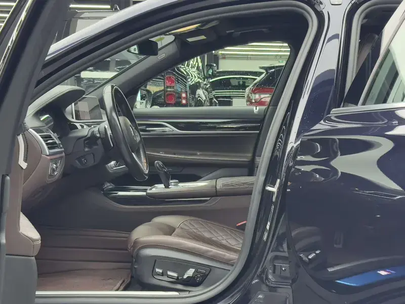 2021 BMW M760Le с пробегом 87 700 км