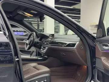 2021 BMW M760Le с пробегом 87 700 км