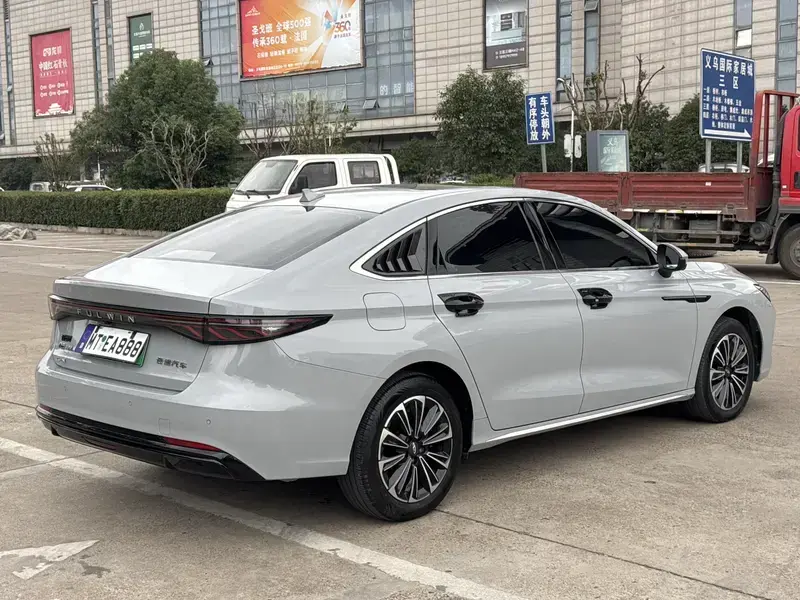 2025 Chery Fengyun A8L с пробегом 18 000 км