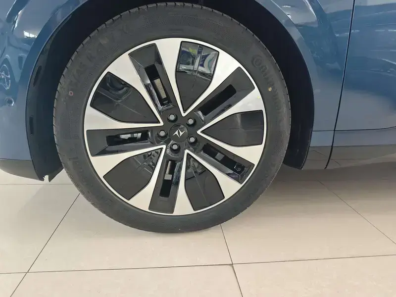2026 Yipai E8 M8 с пробегом 1 000 км