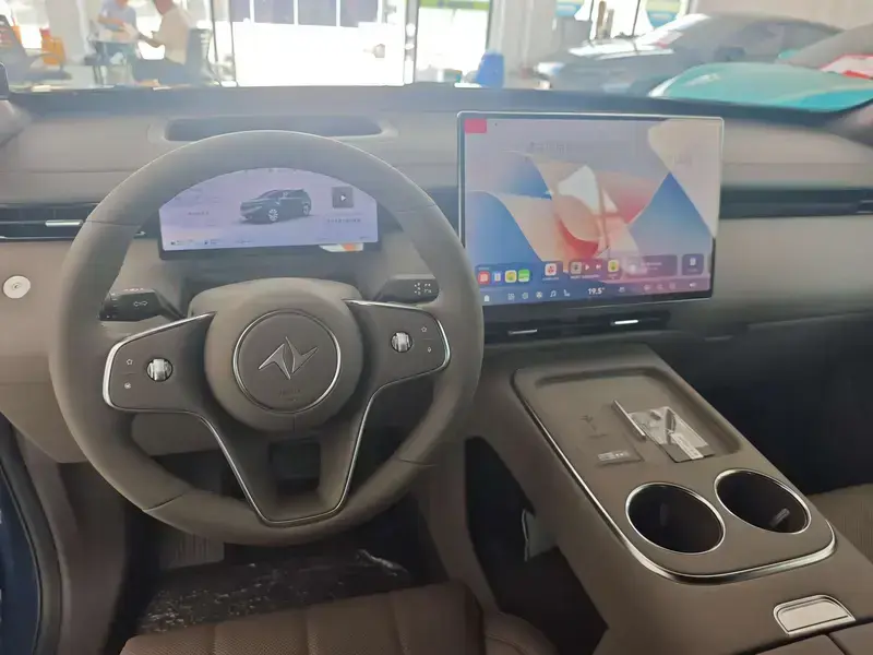 2026 Yipai E8 M8 с пробегом 1 000 км