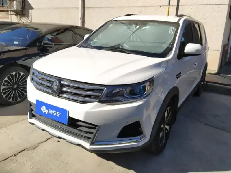 2022 Forthing Fengxing SX6 с пробегом 25 000 км
