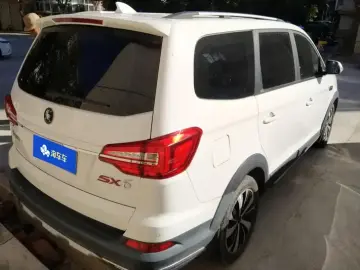 2022 Forthing Fengxing SX6 с пробегом 25 000 км