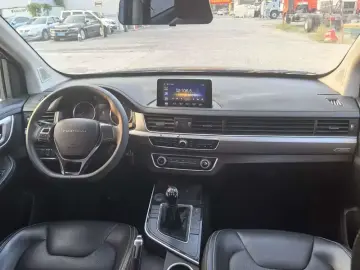 2022 Forthing Fengxing SX6 с пробегом 58 000 км