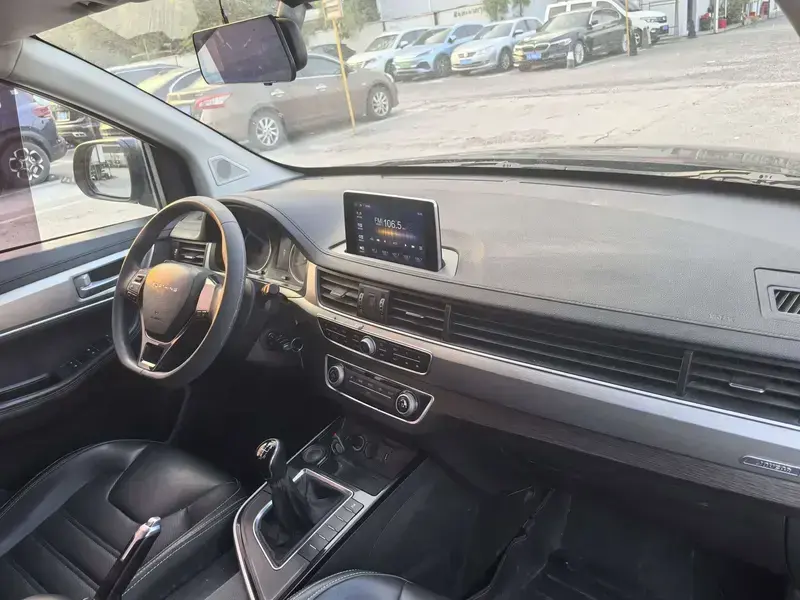 2022 Forthing Fengxing SX6 с пробегом 58 000 км